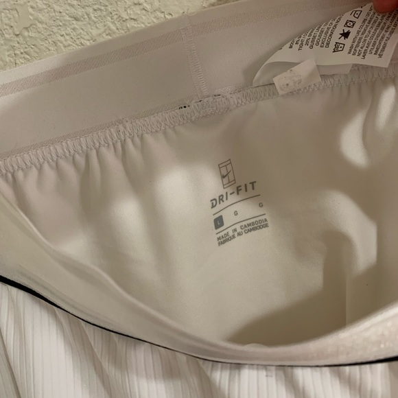 Nike tennis skirt - Picture 3 of 3